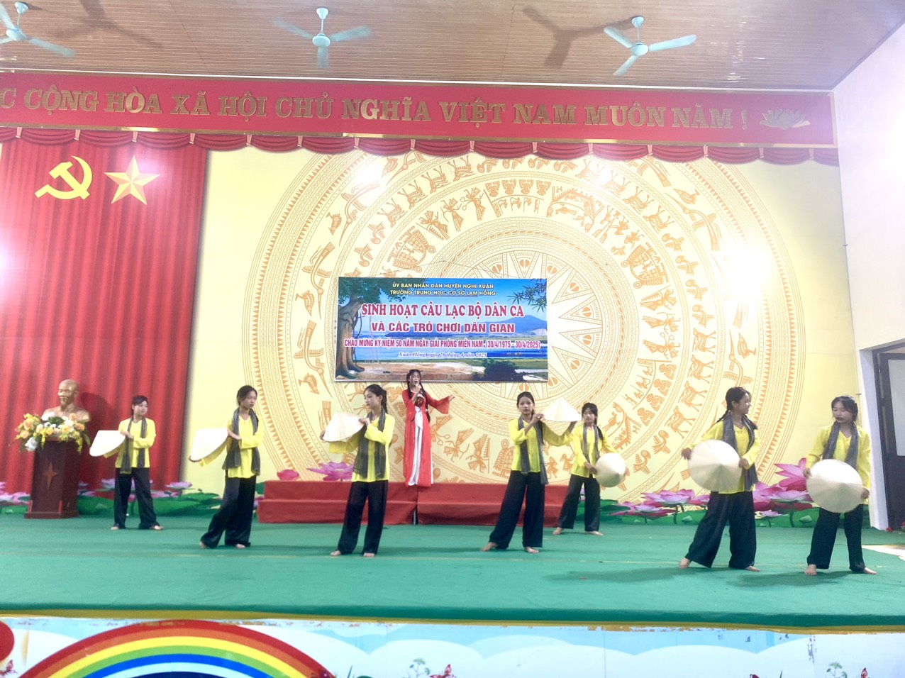 Trường THCS Lam Hồng tổ chức sinh hoạt CLB dân ca và các trò chơi dân gian