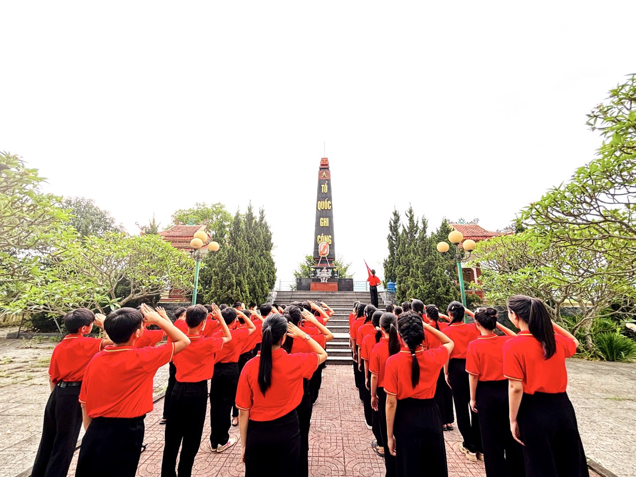 Hát Quốc ca tại các địa chỉ đỏ với chủ đề “Em yêu Tổ quốc Việt Nam”.